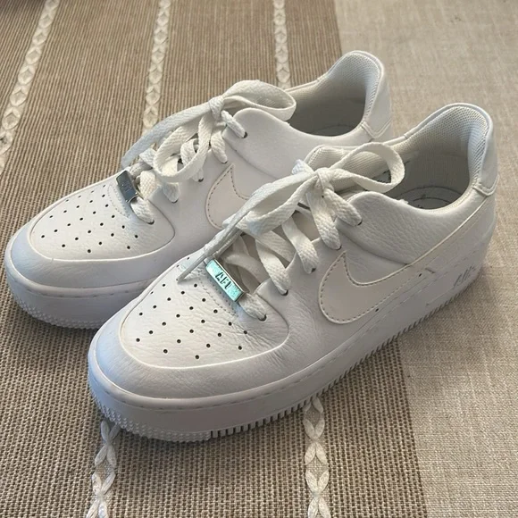 Women’s Nike Air Force 1 Sage Shoes - Picture 2 of 10